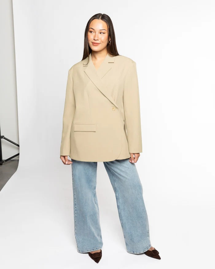 ESTELA – AMERICANA ASIMÉTRICA OVERSIZE