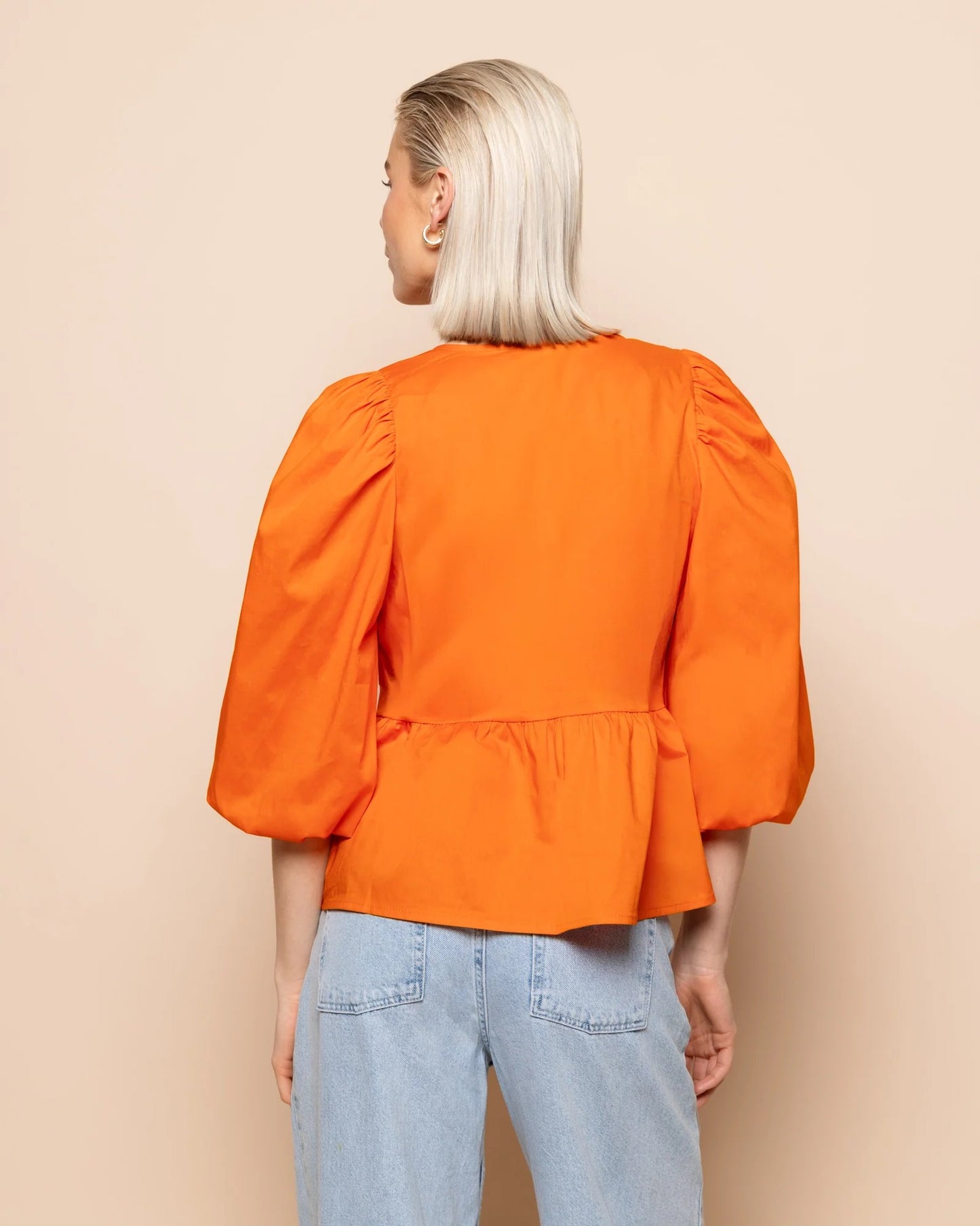 LOLA - TOP ABULLONADO NARANJA